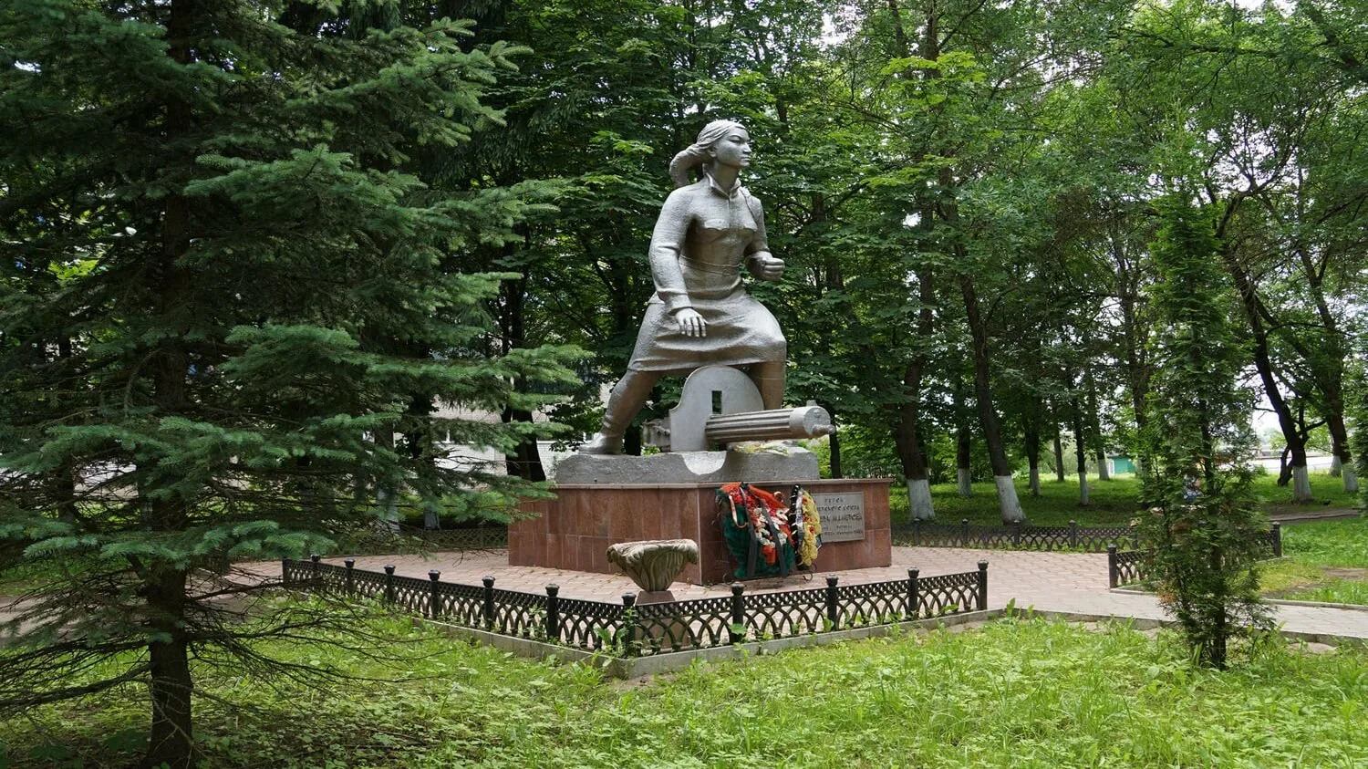Торжественная церемония у памятника &amp;quot;Маншук Маметовой&amp;quot;.